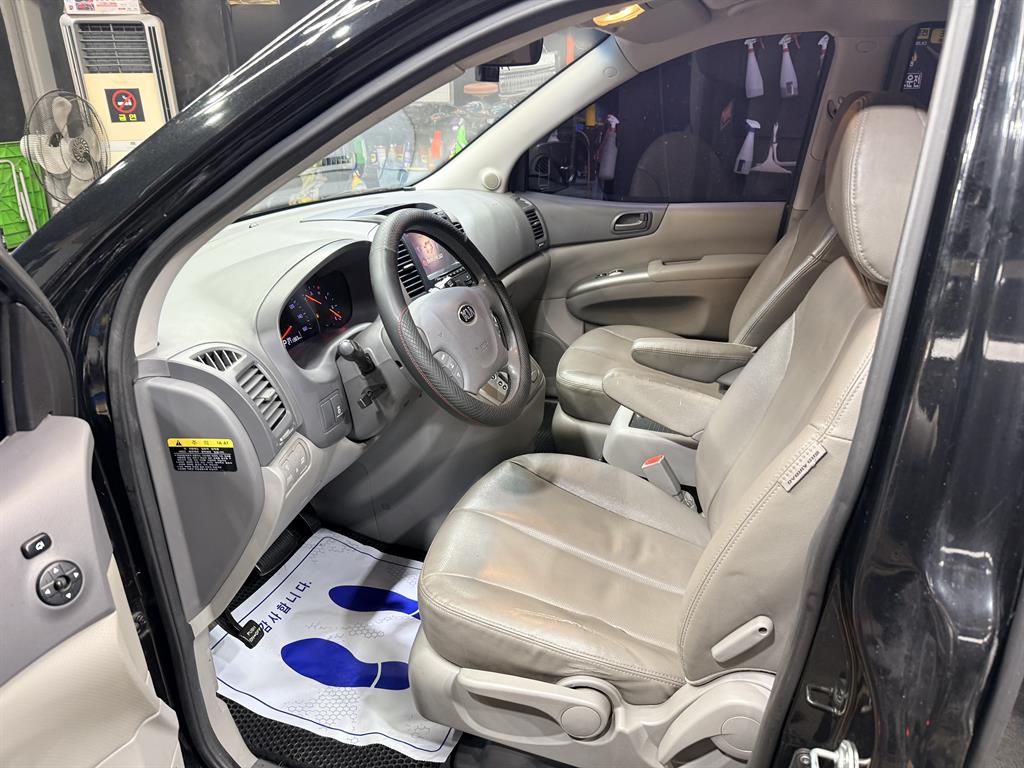 KIA Carnival - Vista 7