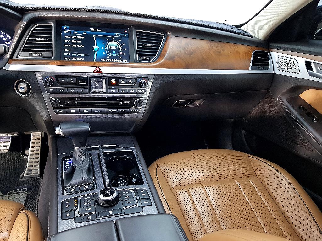 HYUNDAI Genesis - Vista 10