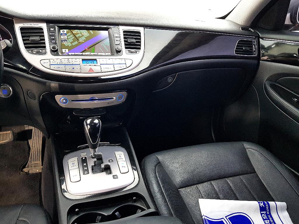 HYUNDAI Genesis - Vista 10