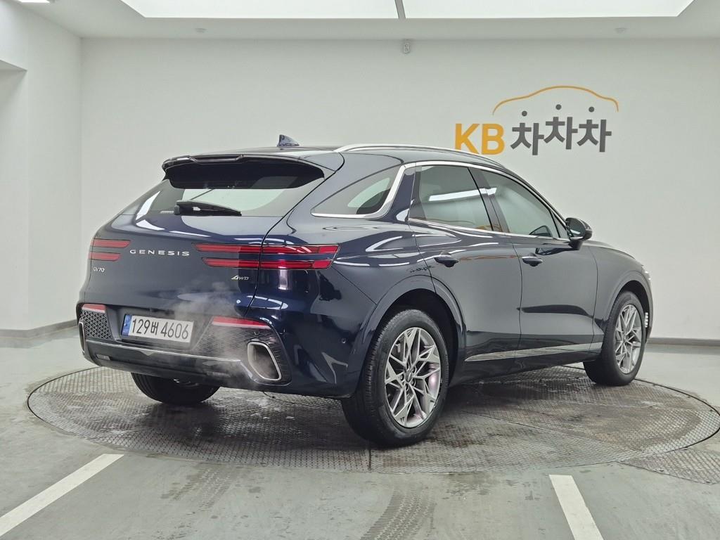 Genesis GV70 - Vista 4