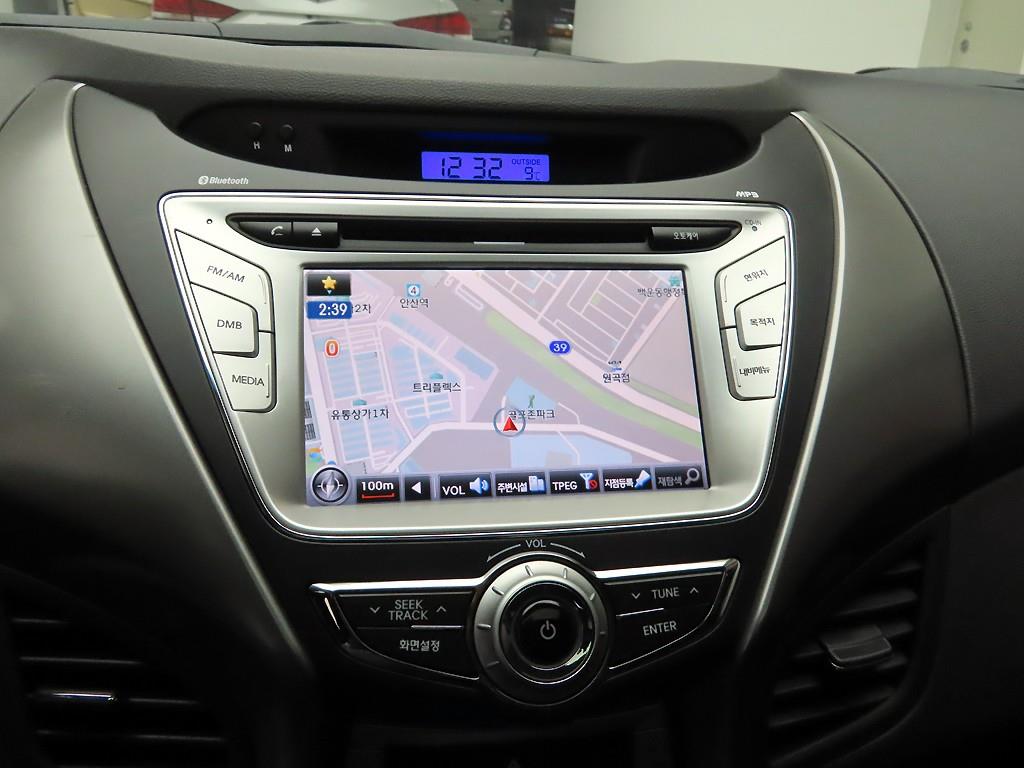 HYUNDAI Avante - Vista 8