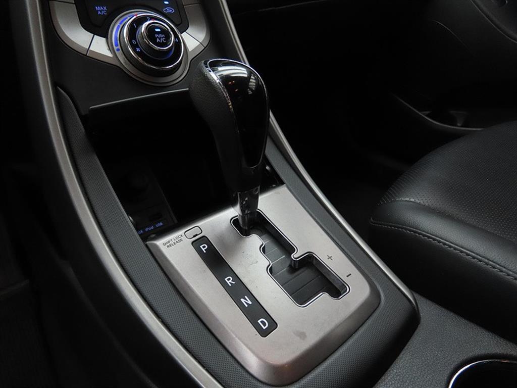 HYUNDAI Avante - Vista 10