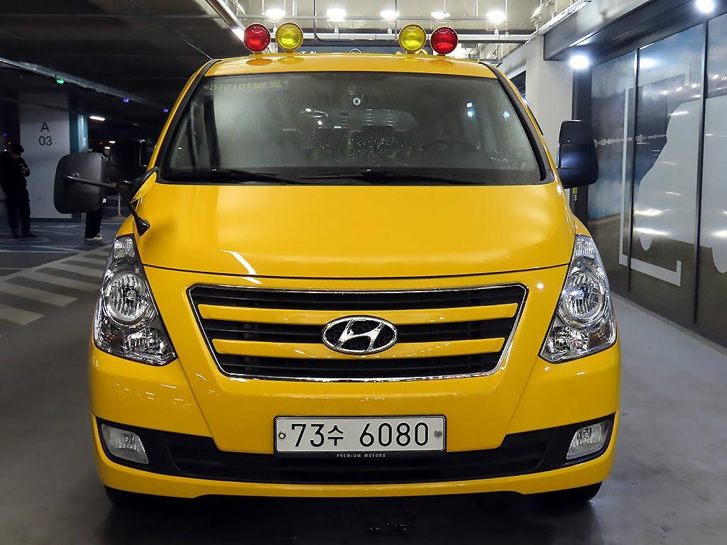 HYUNDAI Starex - Vista 2