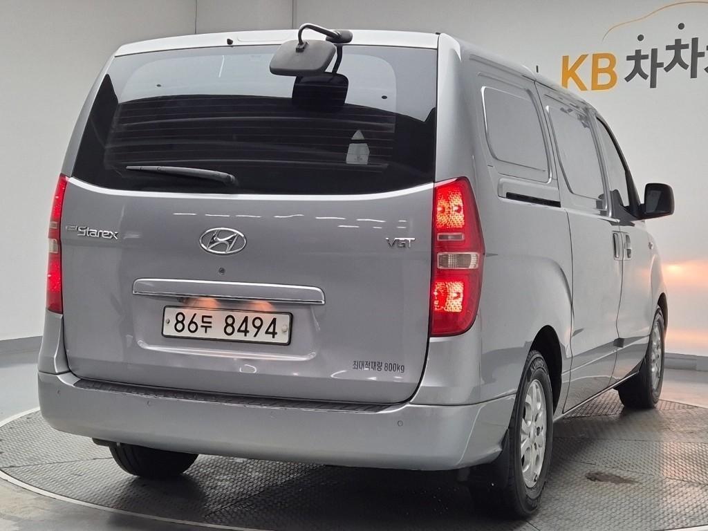 HYUNDAI Starex - Vista 3