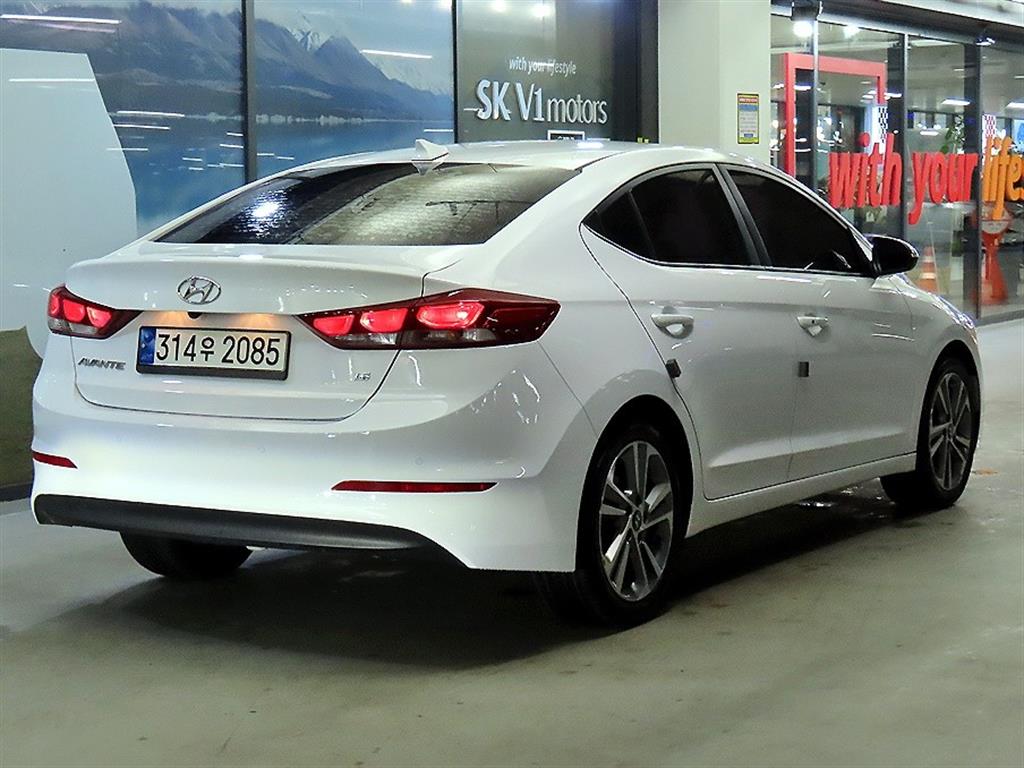 HYUNDAI Avante - Vista 4