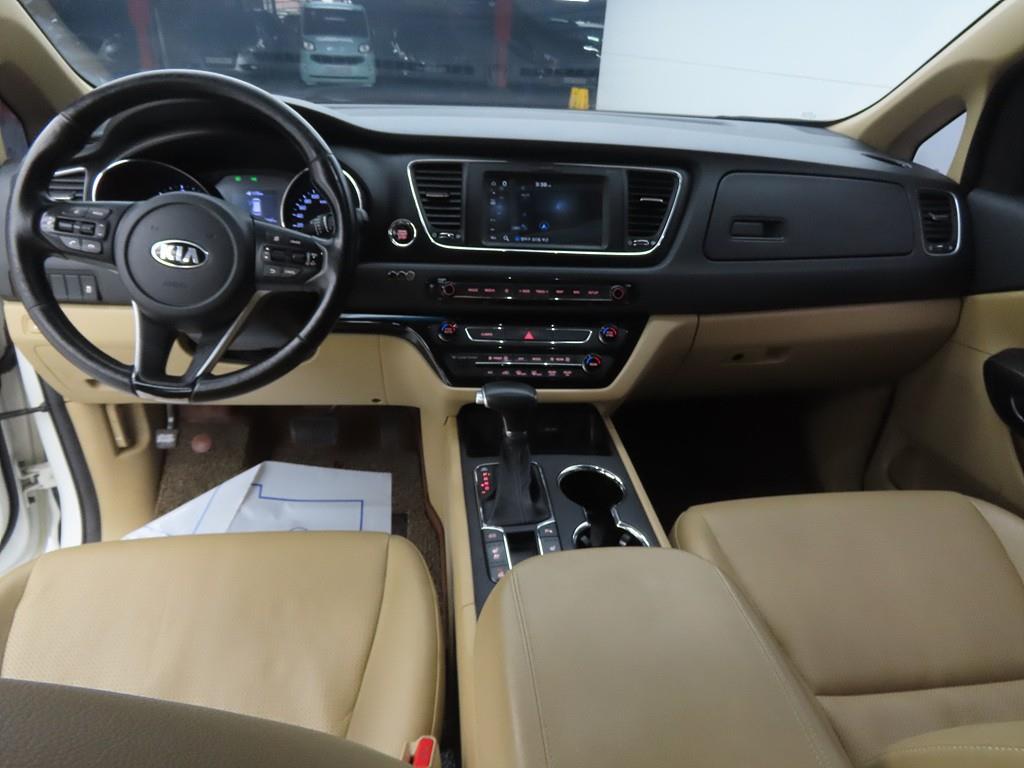 KIA Carnival - Vista 7