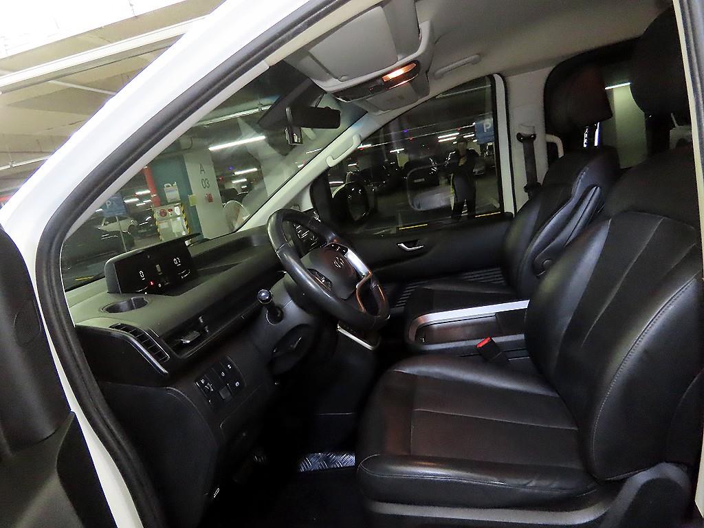 HYUNDAI Staria - Vista 6