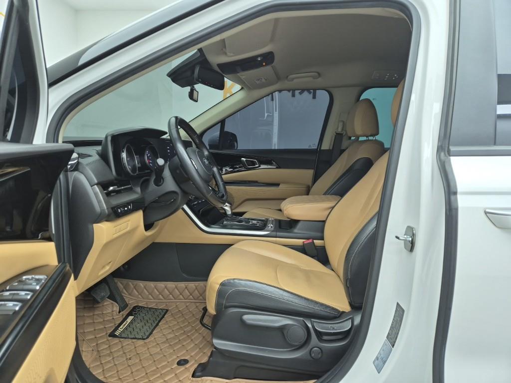 KIA Carnival - Vista 11