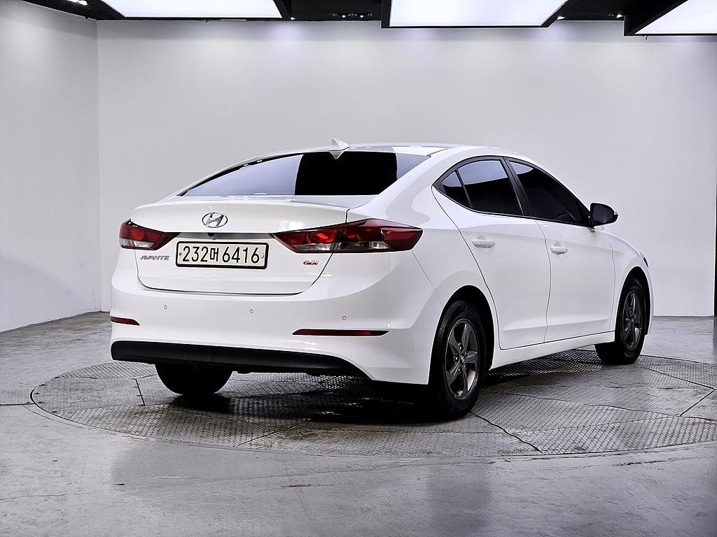 HYUNDAI Avante - Vista 4