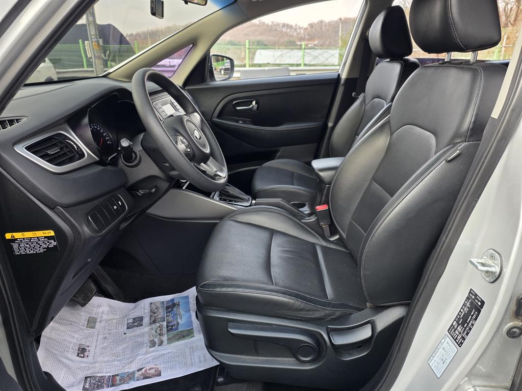 KIA Carens - Vista 10