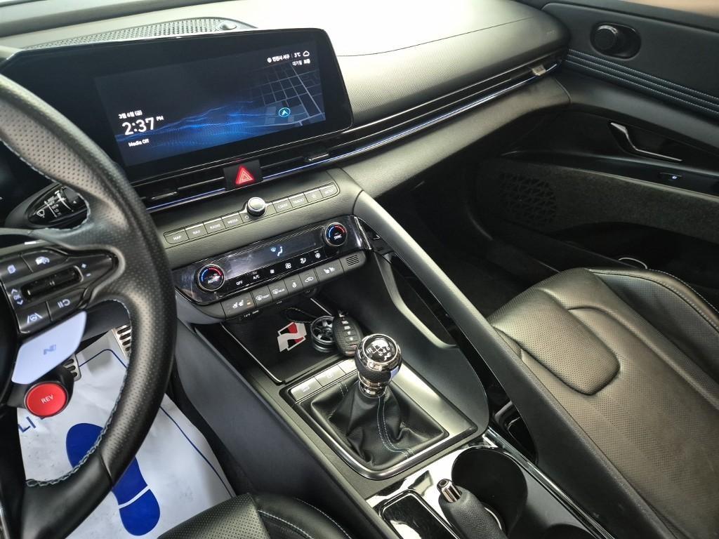 HYUNDAI Avante - Vista 10