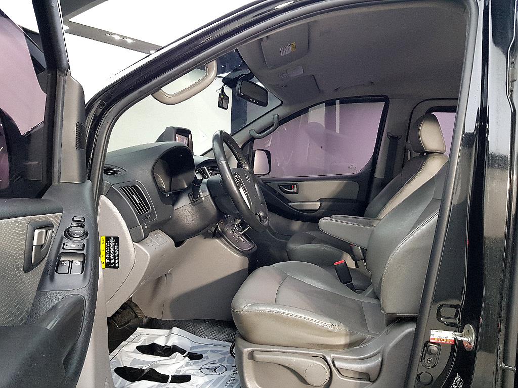 HYUNDAI Starex - Vista 8