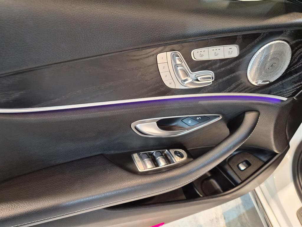 Mercedes Benz E class - Vista 11