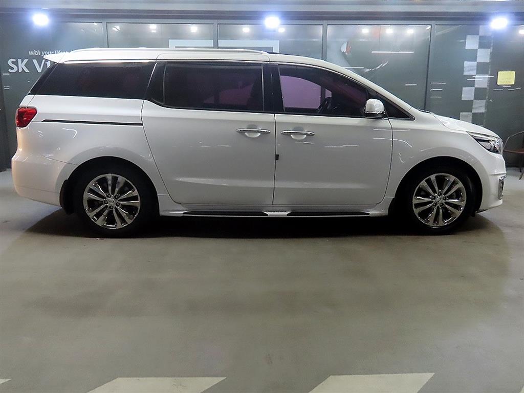 KIA Carnival - Vista 3