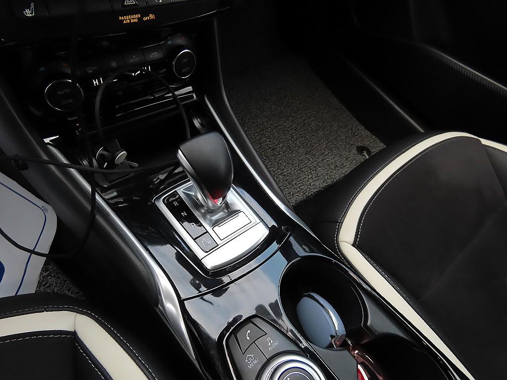 Infiniti Q - Vista 10