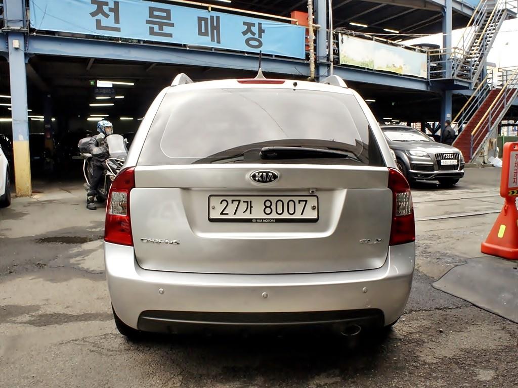 KIA Carens - Vista 5