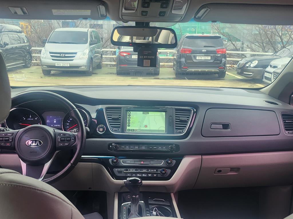 KIA Carnival - Vista 6