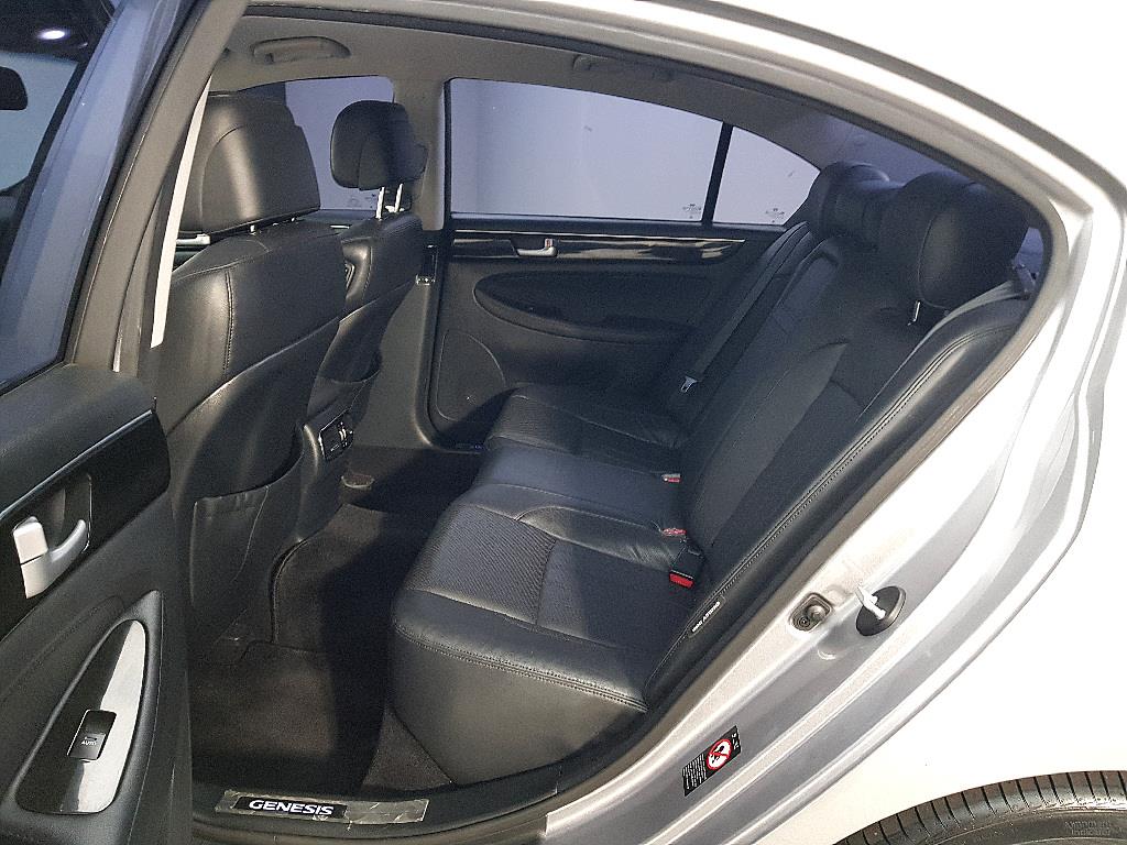 HYUNDAI Genesis - Vista 9