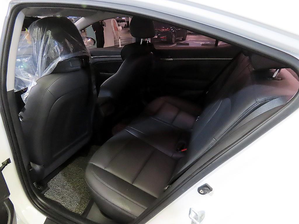 HYUNDAI Avante - Vista 7