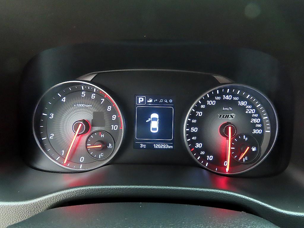 HYUNDAI Avante - Vista 9