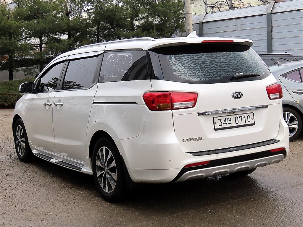 KIA Carnival - Vista 3