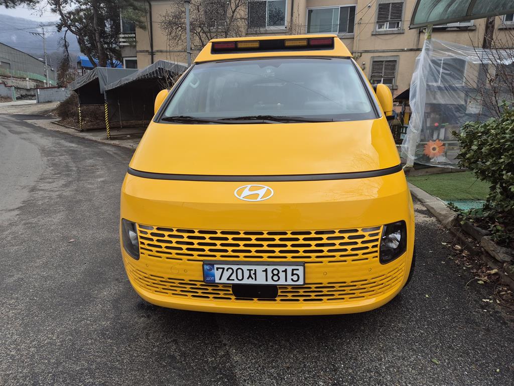 HYUNDAI Staria 2025 Amarillo - Importación desde Corea - HF Imports Iquique - Foto 1