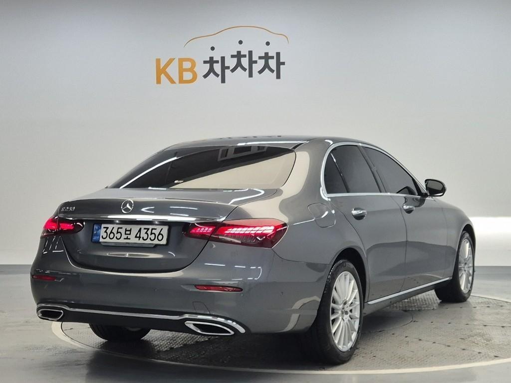 Mercedes Benz E class - Vista 3