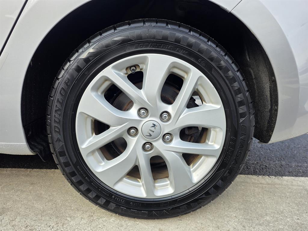 KIA Carens 2017 Gris - Importación desde Corea - HF Imports Iquique - Foto 18