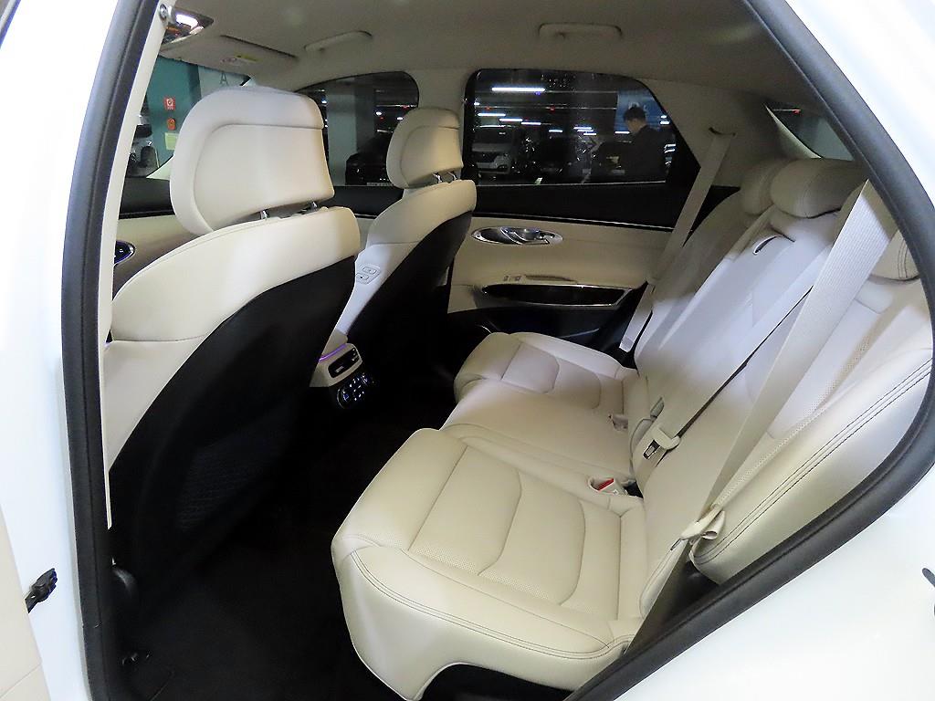 Genesis GV70 - Vista 7