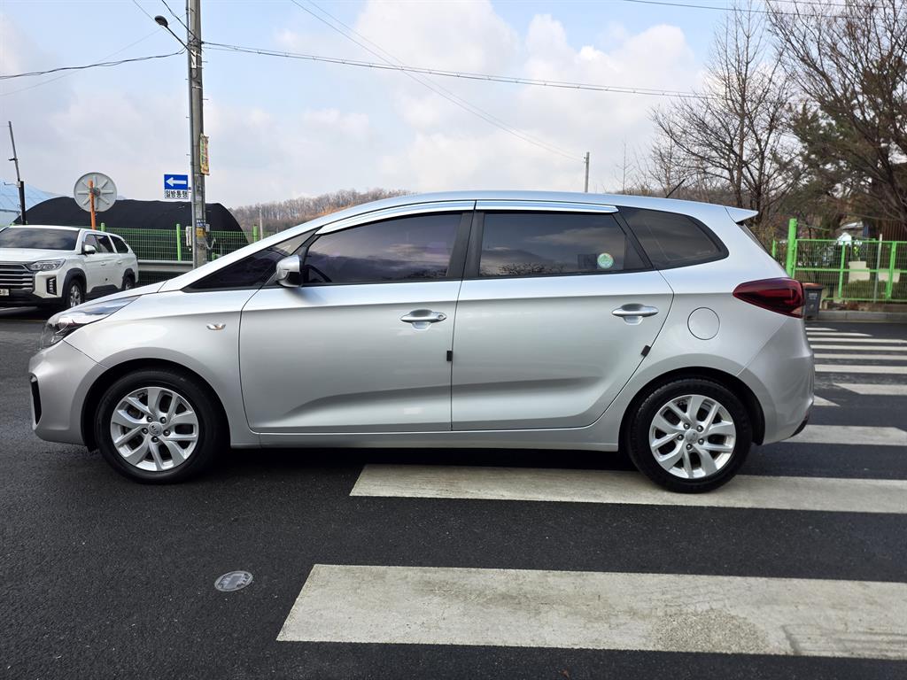 KIA Carens - Vista 3