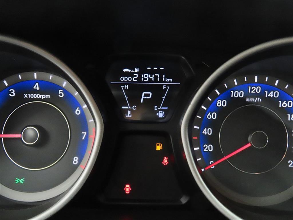 HYUNDAI Avante - Vista 9