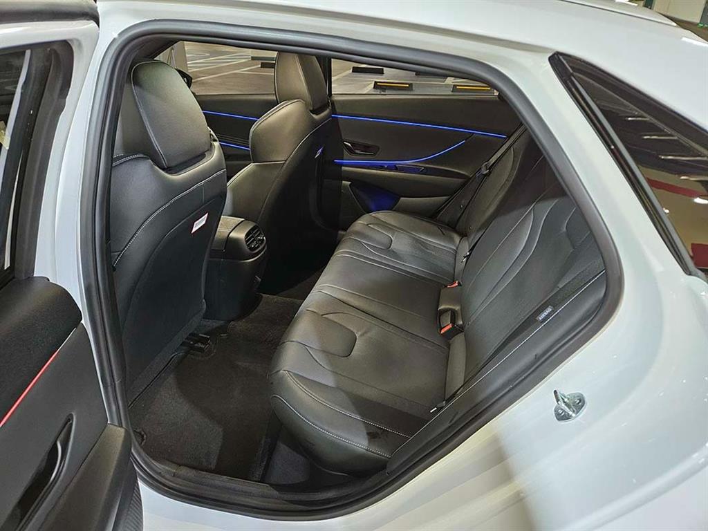 HYUNDAI Avante - Vista 7