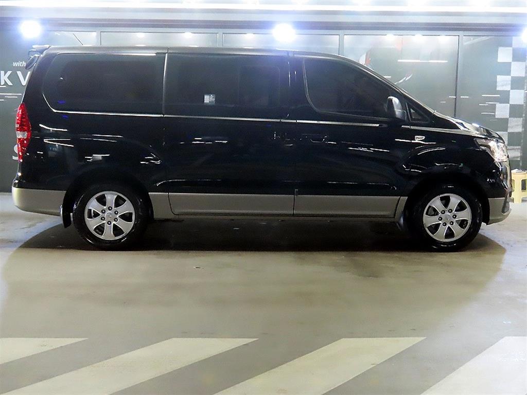HYUNDAI Starex - Vista 3