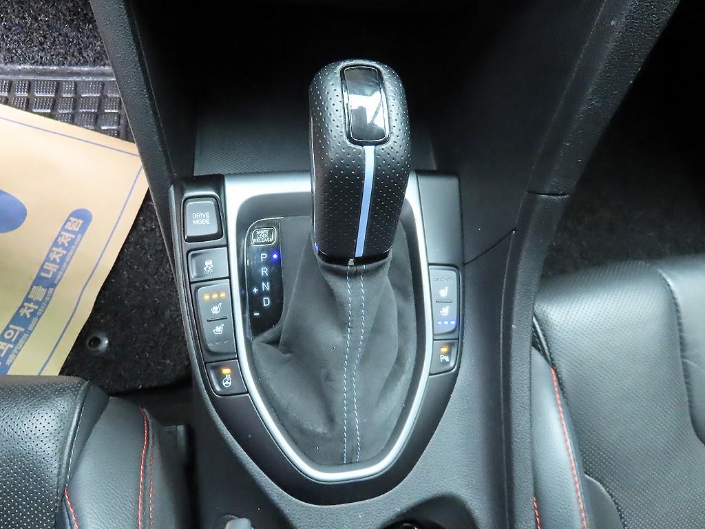 HYUNDAI Veloster - Vista 10