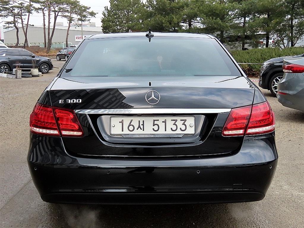 Mercedes Benz E class - Vista 4