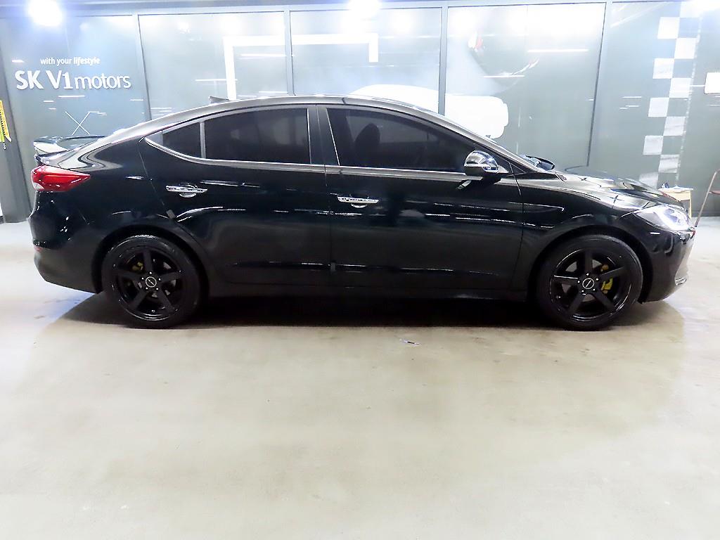 HYUNDAI Avante - Vista 3