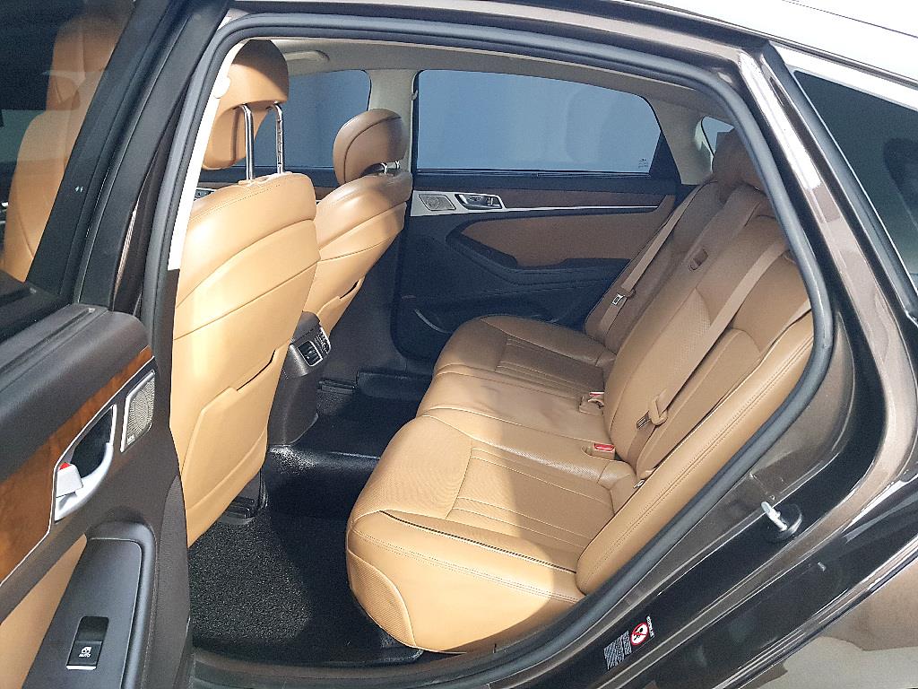 HYUNDAI Genesis - Vista 9