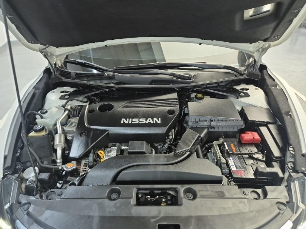 Nissan Altima - Vista 5