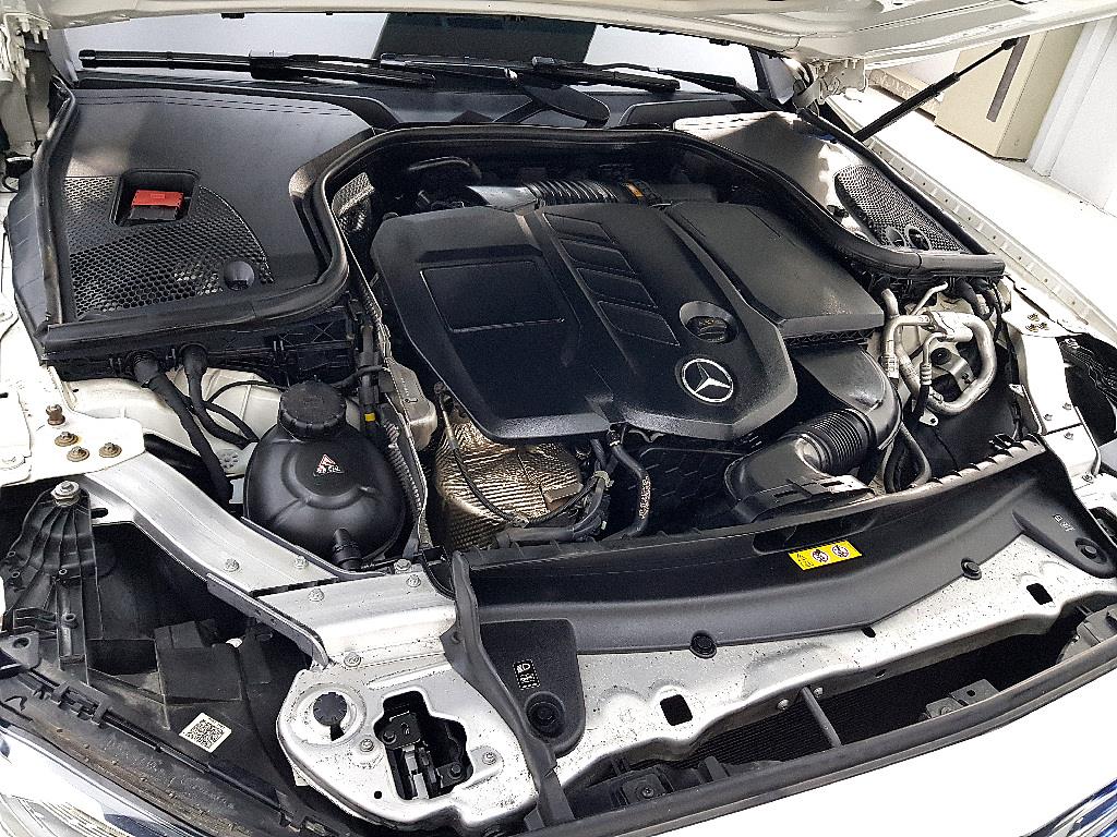 Mercedes Benz E class - Vista 6