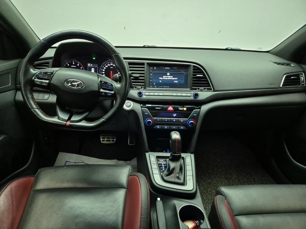 HYUNDAI Avante - Vista 7