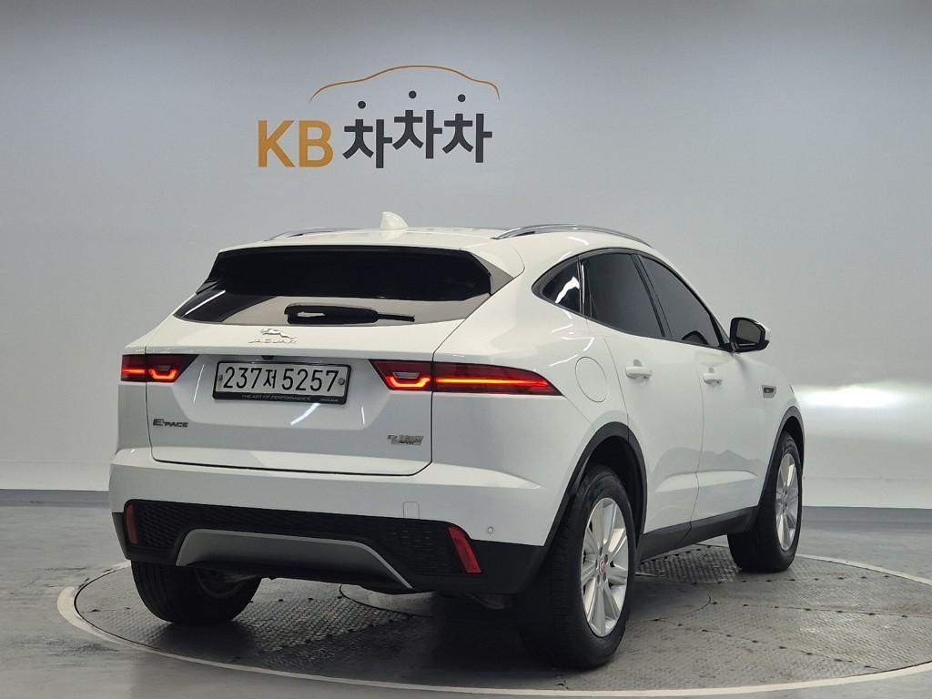 Jaguar E-PACE - Vista 3