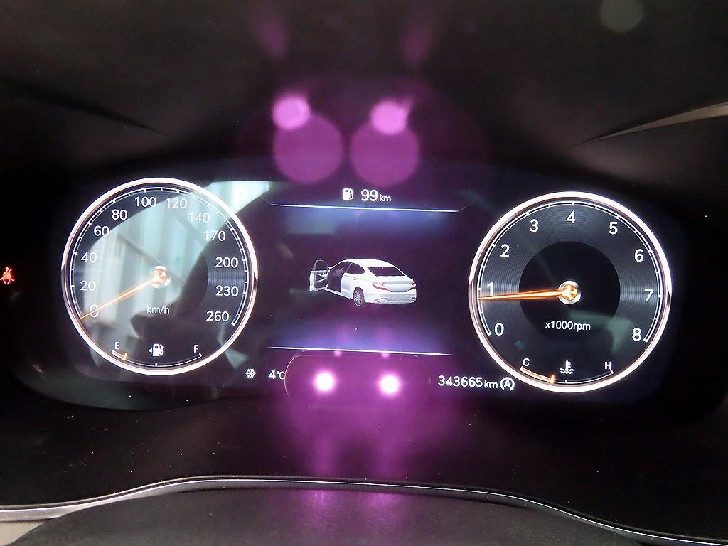 Genesis G70 - Vista 9