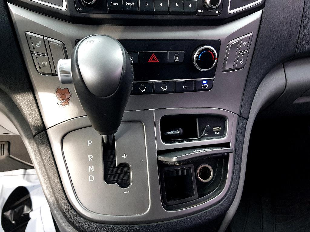 HYUNDAI Starex - Vista 12