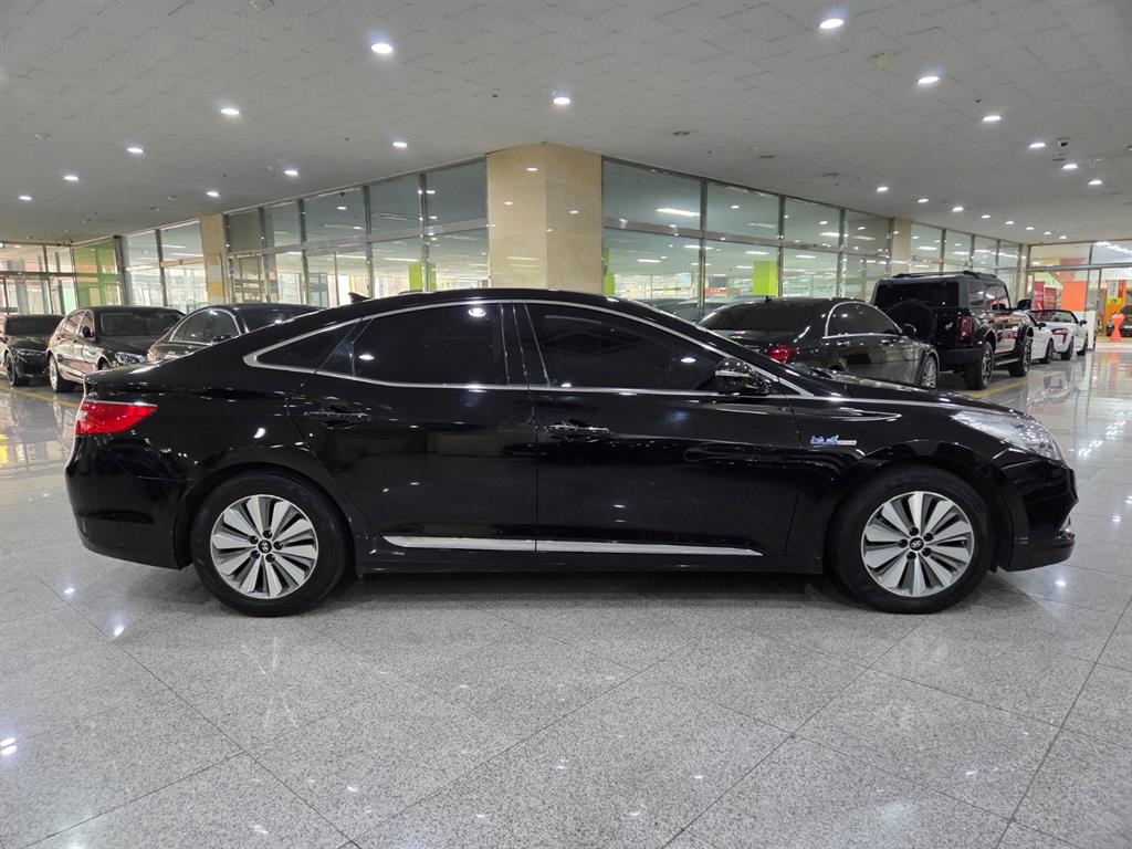 HYUNDAI Grandeur - Vista 5