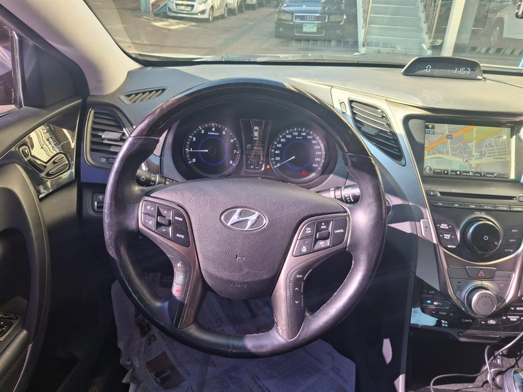 HYUNDAI Grandeur - Vista 6