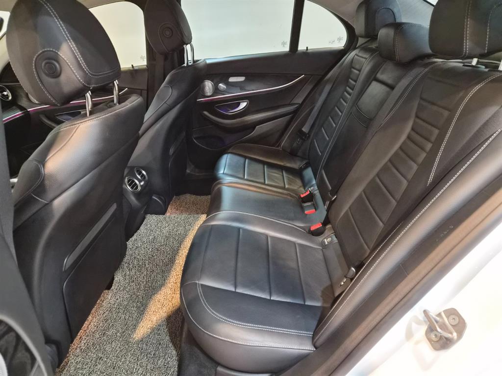 Mercedes Benz E class - Vista 5