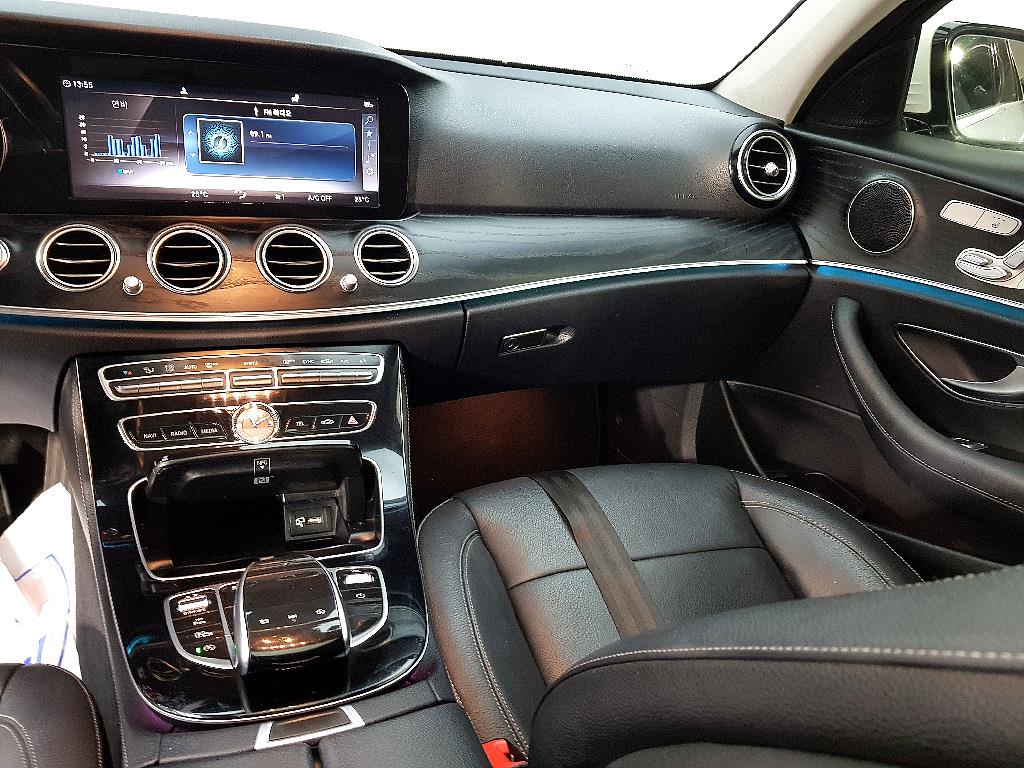 Mercedes Benz E class - Vista 10