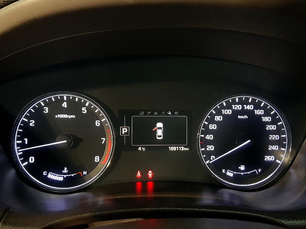 HYUNDAI Genesis - Vista 7