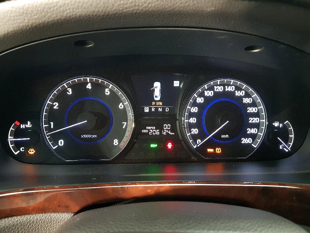 HYUNDAI Equus - Vista 7