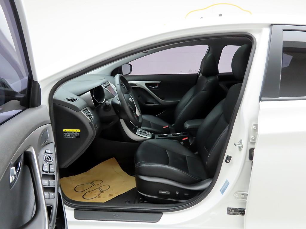 HYUNDAI Avante - Vista 11